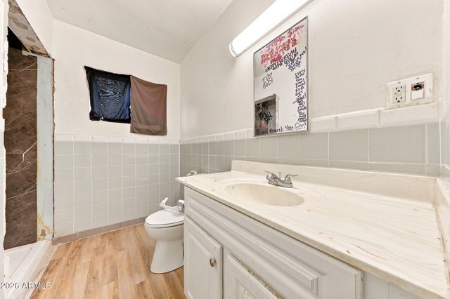 304 W MCNEIL Street, Phoenix, AZ 85041