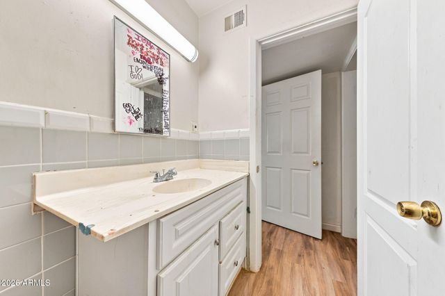 304 W MCNEIL Street, Phoenix, AZ 85041