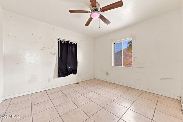 304 W MCNEIL Street, Phoenix, AZ 85041