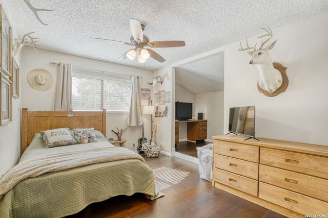 13922 Sugarberry Woods Street, San Antonio, TX 78249