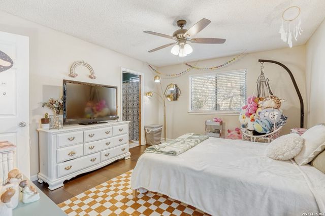 13922 Sugarberry Woods Street, San Antonio, TX 78249