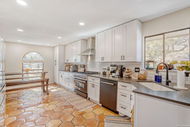 13922 Sugarberry Woods Street, San Antonio, TX 78249