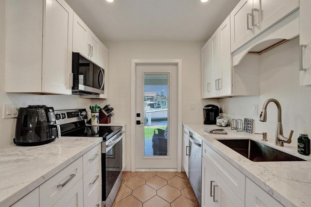 2866 NE 30th Street 4, Fort Lauderdale, FL 33306