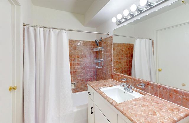 4826 Waynesboro Drive, Houston, TX 77035