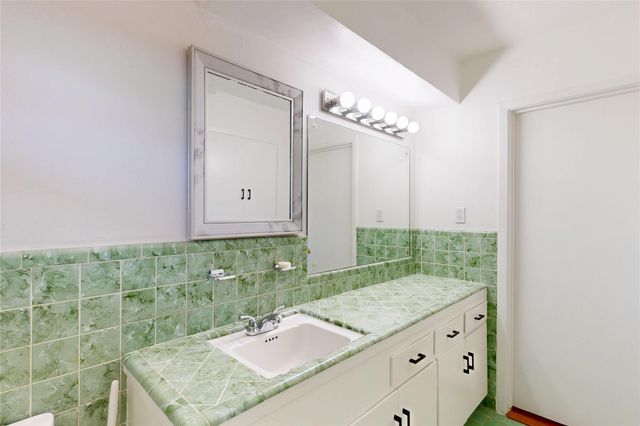 4826 Waynesboro Drive, Houston, TX 77035