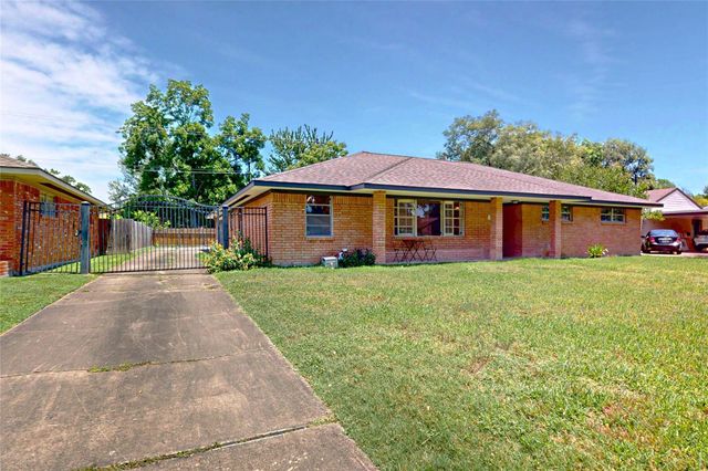 4826 Waynesboro Drive, Houston, TX 77035
