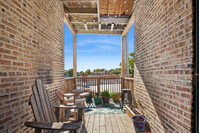 3725 W Byron Street 3, Chicago, IL 60618