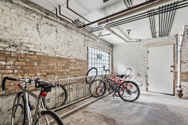 3725 W Byron Street 3, Chicago, IL 60618