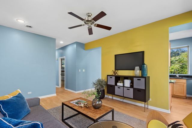 3725 W Byron Street 3, Chicago, IL 60618