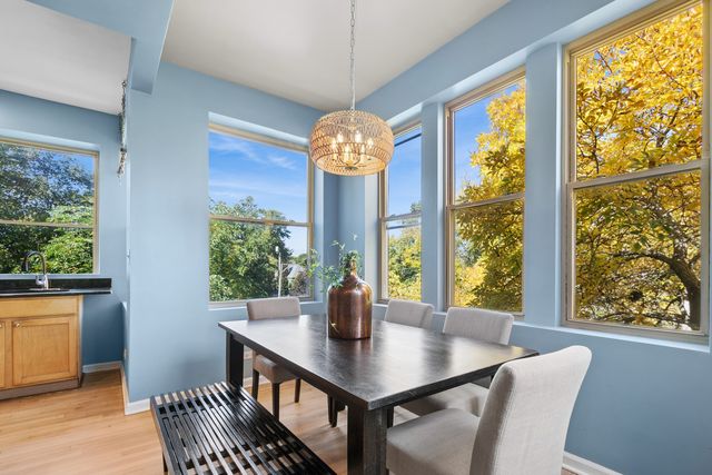 3725 W Byron Street 3, Chicago, IL 60618