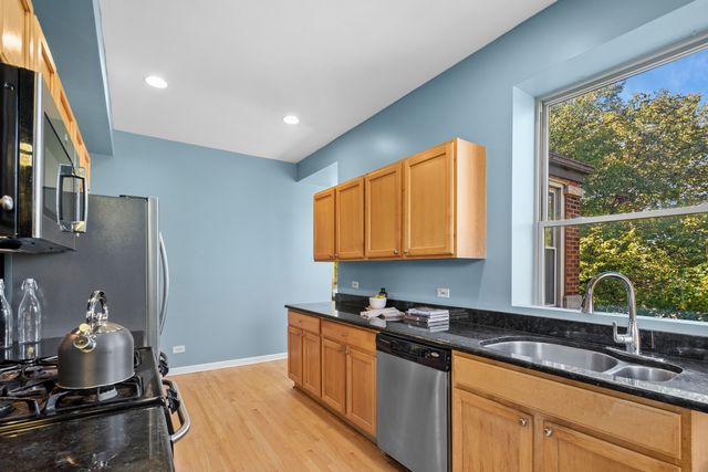 3725 W Byron Street 3, Chicago, IL 60618