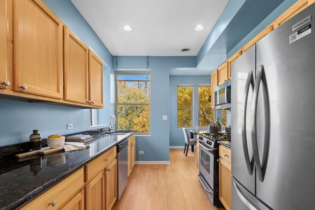 3725 W Byron Street 3, Chicago, IL 60618