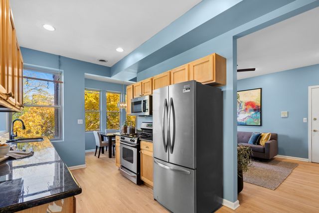 3725 W Byron Street 3, Chicago, IL 60618