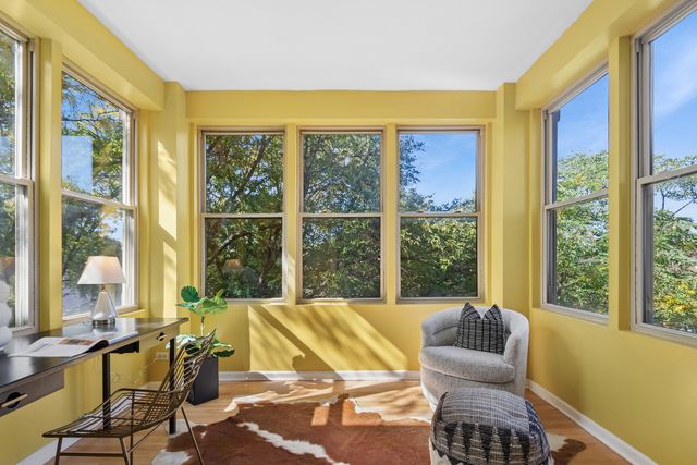 3725 W Byron Street 3, Chicago, IL 60618