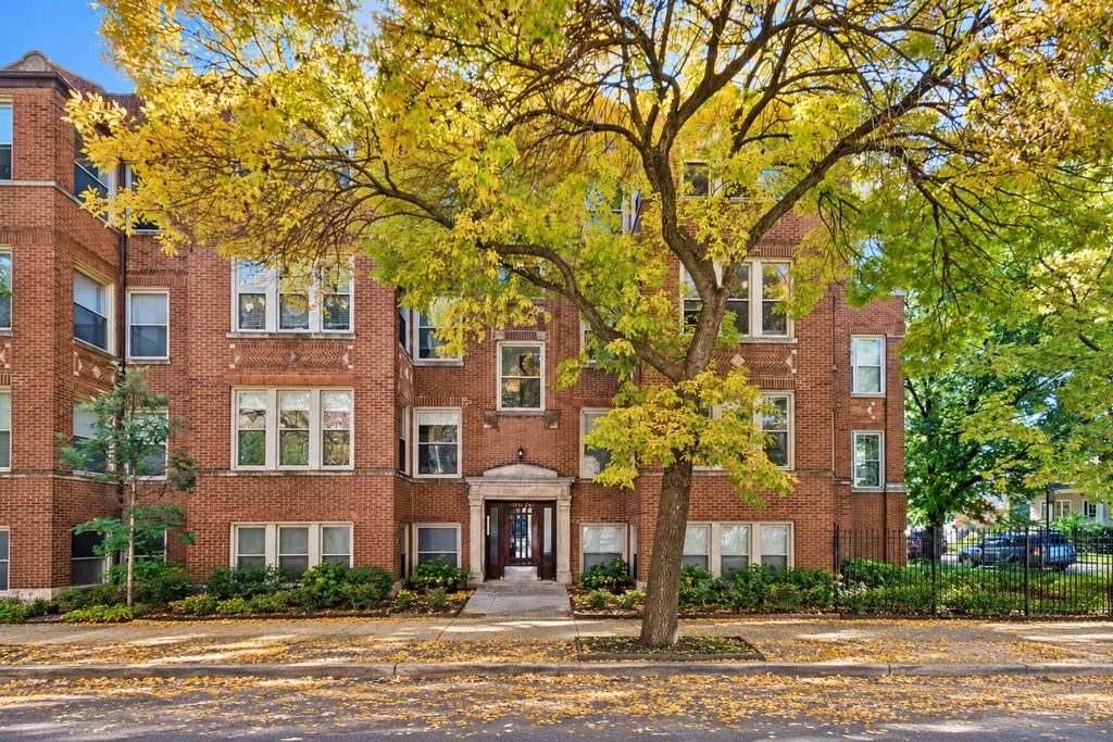 3725 W Byron Street 3, Chicago, IL 60618