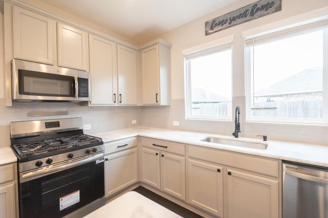 303 Vineyard Court, Alvin, TX 77511