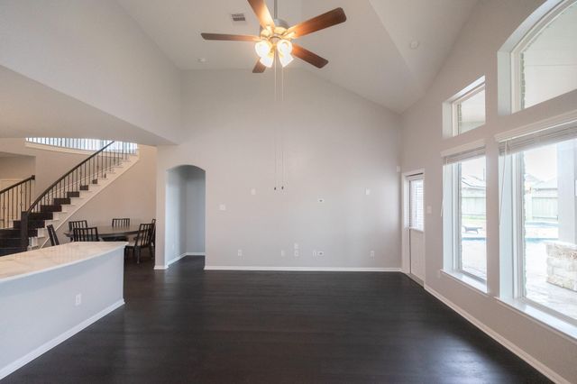 303 Vineyard Court, Alvin, TX 77511