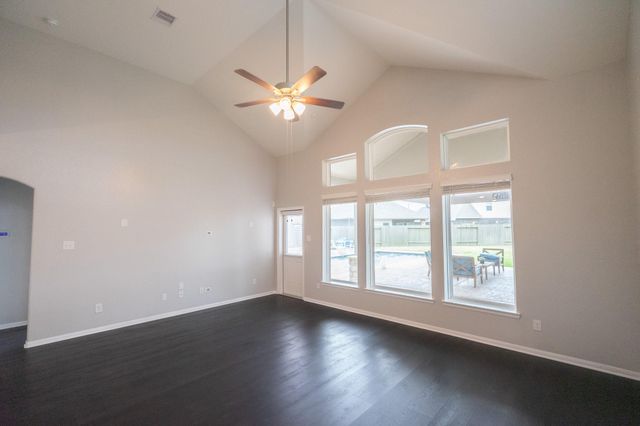 303 Vineyard Court, Alvin, TX 77511