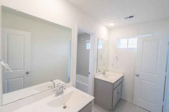 303 Vineyard Court, Alvin, TX 77511