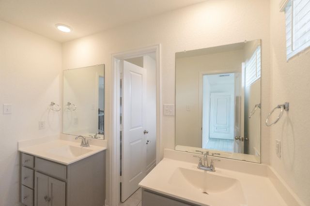 303 Vineyard Court, Alvin, TX 77511