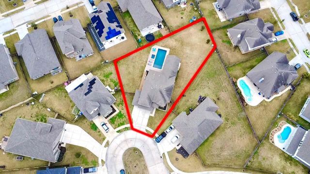 303 Vineyard Court, Alvin, TX 77511
