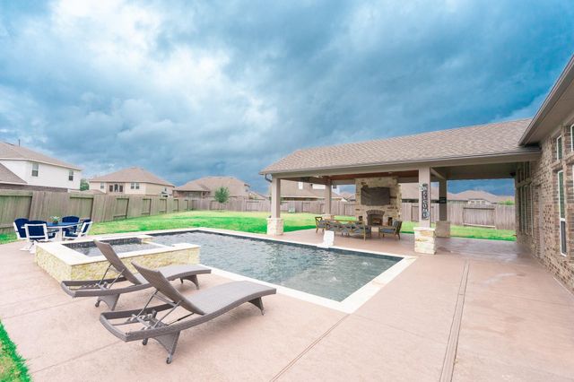 303 Vineyard Court, Alvin, TX 77511