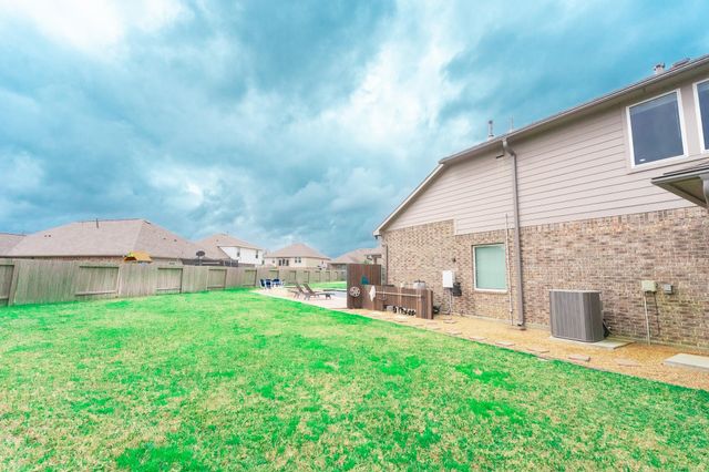 303 Vineyard Court, Alvin, TX 77511