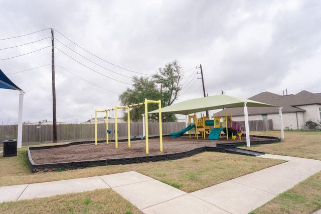 303 Vineyard Court, Alvin, TX 77511