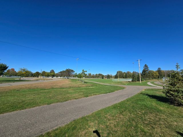 881 70th Avenue N, Brooklyn Center, MN 55430