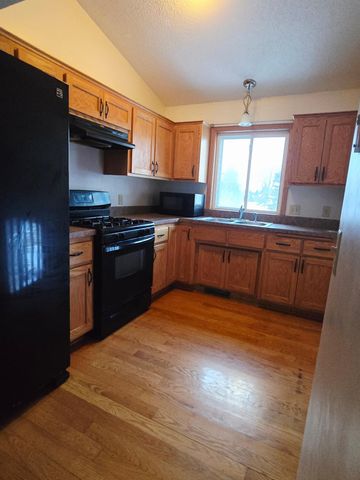 881 70th Avenue N, Brooklyn Center, MN 55430