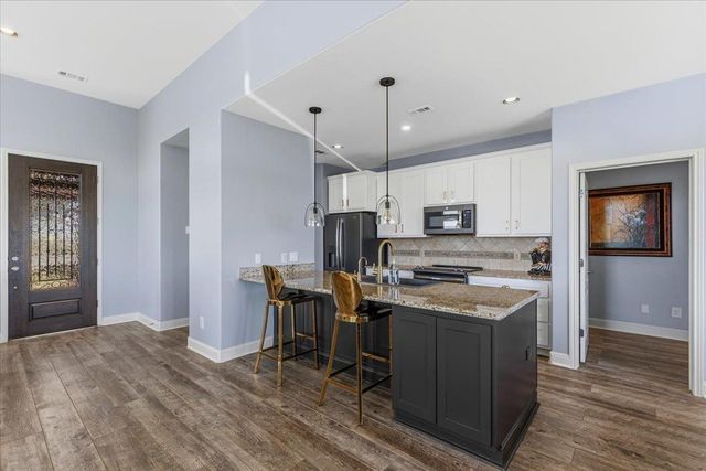 2001 Kahala Sunset DR, Spicewood, TX 78669