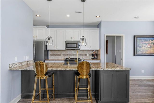 2001 Kahala Sunset DR, Spicewood, TX 78669