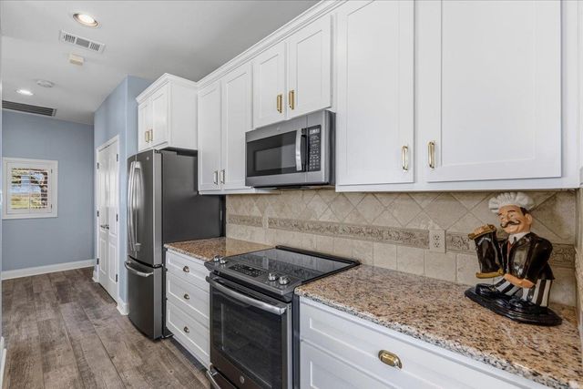 2001 Kahala Sunset DR, Spicewood, TX 78669