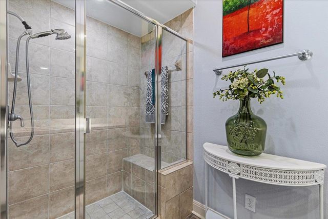 2001 Kahala Sunset DR, Spicewood, TX 78669