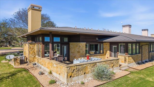 2001 Kahala Sunset DR, Spicewood, TX 78669
