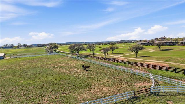 2001 Kahala Sunset DR, Spicewood, TX 78669