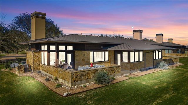 2001 Kahala Sunset DR, Spicewood, TX 78669