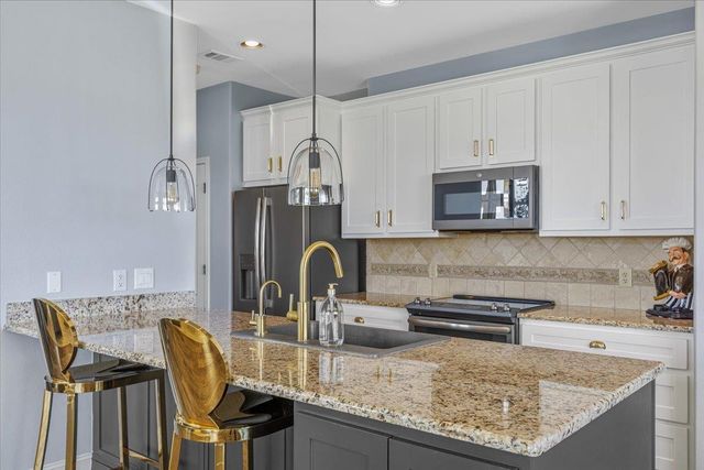 2001 Kahala Sunset DR, Spicewood, TX 78669