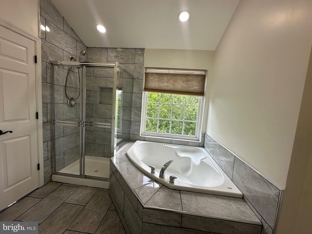 21844 LADYSLIPPER SQ, Ashburn, VA 20147