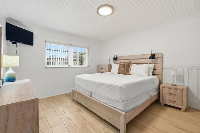 28 SEASIDE COURT, Holmes Beach, FL 34217