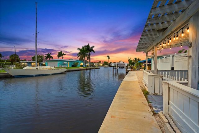28 SEASIDE COURT, Holmes Beach, FL 34217
