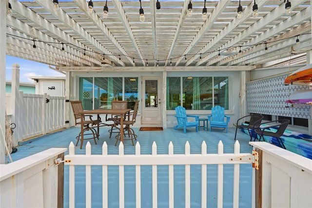 28 SEASIDE COURT, Holmes Beach, FL 34217
