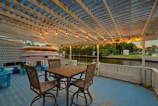 28 SEASIDE COURT, Holmes Beach, FL 34217