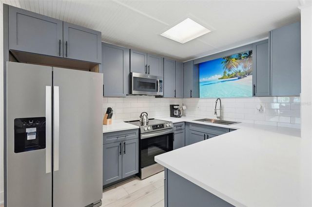 28 SEASIDE COURT, Holmes Beach, FL 34217