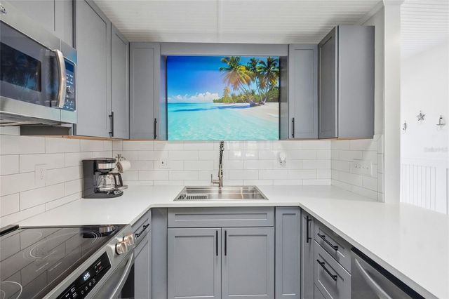 28 SEASIDE COURT, Holmes Beach, FL 34217