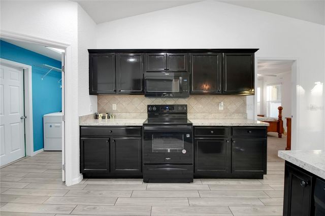 314 STONE CASTLE LOOP, Lady Lake, FL 32159