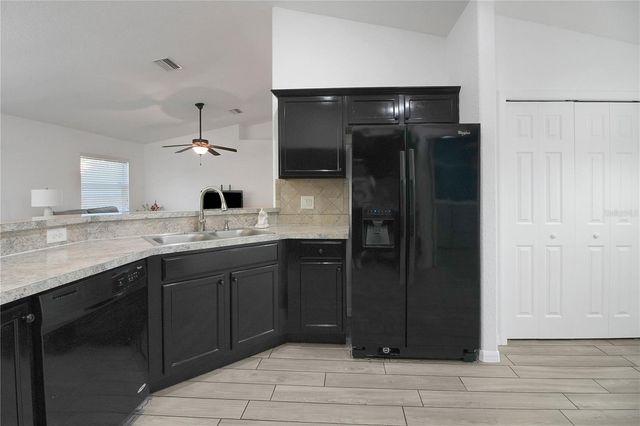 314 STONE CASTLE LOOP, Lady Lake, FL 32159