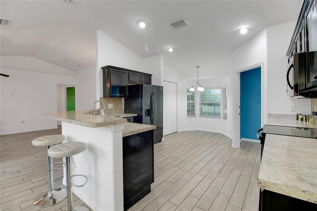 314 STONE CASTLE LOOP, Lady Lake, FL 32159