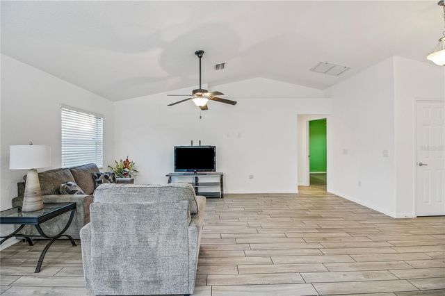 314 STONE CASTLE LOOP, Lady Lake, FL 32159