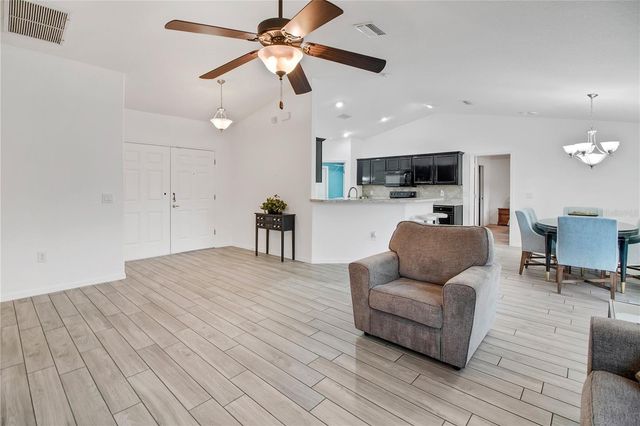 314 STONE CASTLE LOOP, Lady Lake, FL 32159